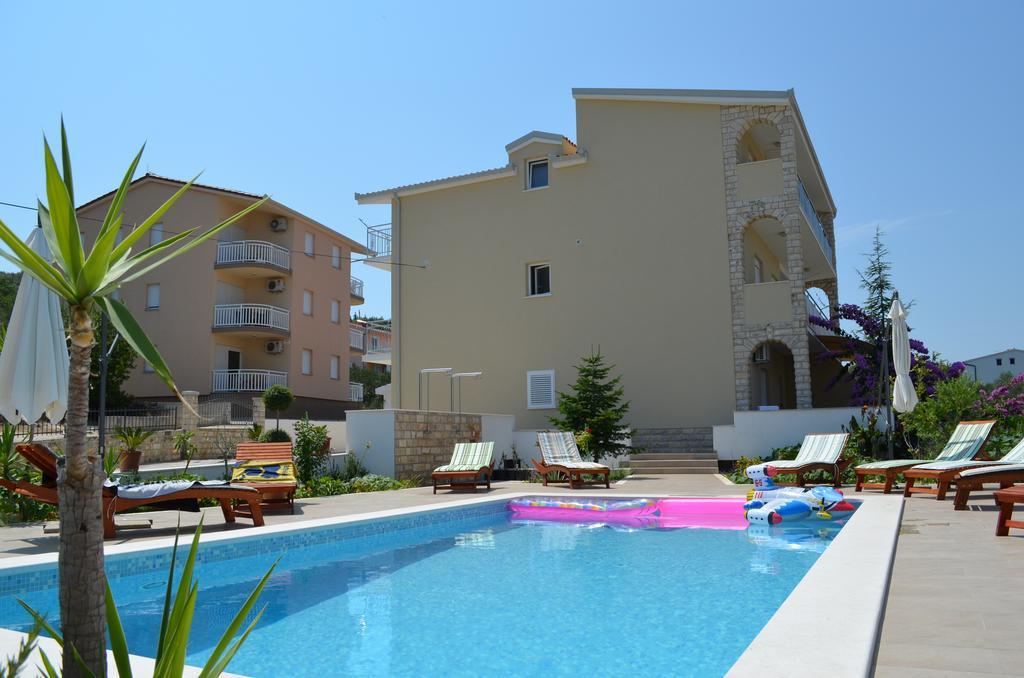 Apartments Brico - Heated Pool Trogir Pokoj fotografie